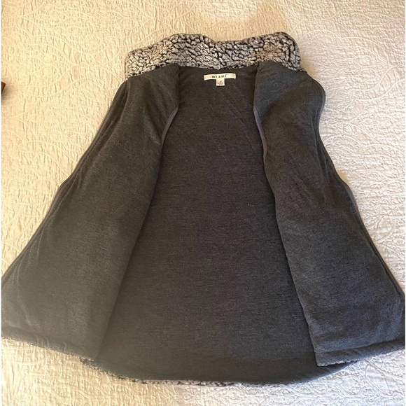 Francesca’s Collection Miami Faux Sherpa Vest - Picture 8 of 13